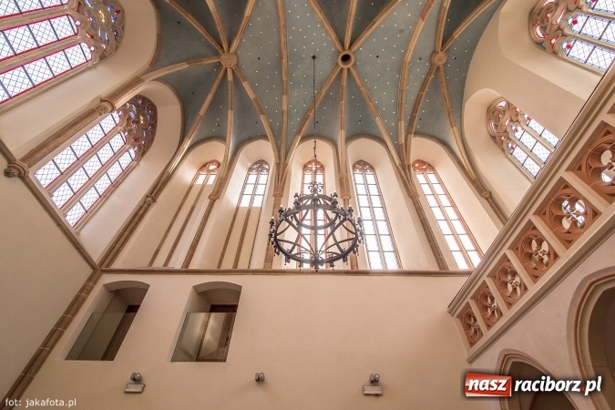 Zdjęcie w galerii na portalu naszraciborz.pl: Kaplica zajaśniała pełnym blaskiem. Do czerwca trzeba zdążyć z aranżacją wnętrza wiadomości z regionu