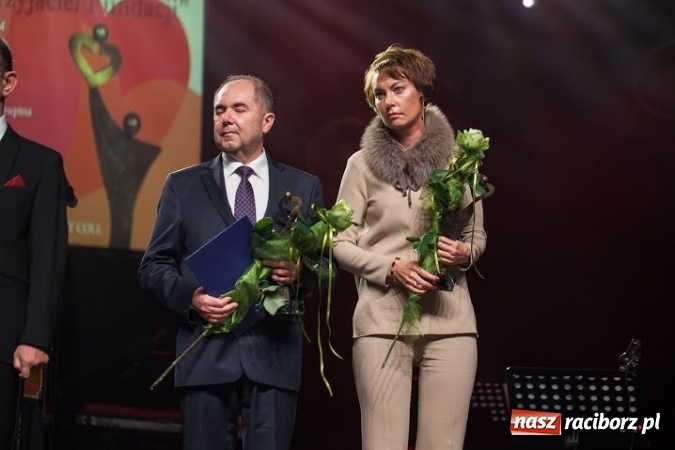 Zdjęcie w galerii na portalu naszraciborz.pl: RAFAKO wyróżnione statuetką Przyjaciel Fundacji im. prof. Zbigniewa Religi wiadomości z regionu