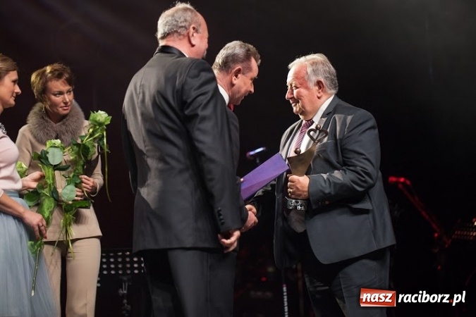 Zdjęcie w galerii na portalu naszraciborz.pl: RAFAKO wyróżnione statuetką Przyjaciel Fundacji im. prof. Zbigniewa Religi wiadomości z regionu