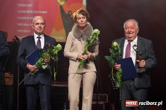 Zdjęcie w galerii na portalu naszraciborz.pl: RAFAKO wyróżnione statuetką Przyjaciel Fundacji im. prof. Zbigniewa Religi wiadomości z regionu