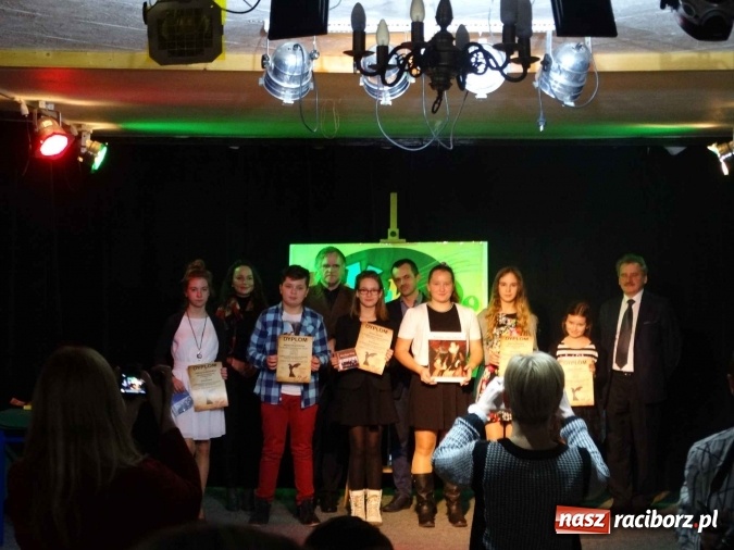 Zdjęcie w galerii na portalu naszraciborz.pl: Sukcesy wychowanków MDK na Wojewódzkim Konkursie Piosenki Polskiej MurMuRanDo wiadomości z regionu