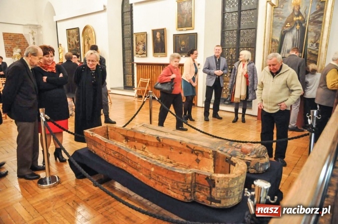 Zdjęcie w galerii na portalu naszraciborz.pl: Trwa konserwacja egipskiego sarkofagu z Raciborza [WIDEO] wiadomości z regionu