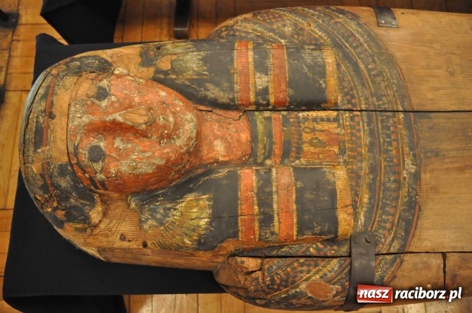 Zdjęcie w galerii na portalu naszraciborz.pl: Trwa konserwacja egipskiego sarkofagu z Raciborza [WIDEO] wiadomości z regionu