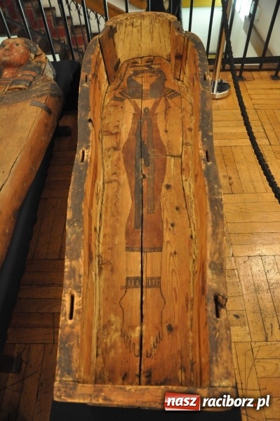 Zdjęcie w galerii na portalu naszraciborz.pl: Trwa konserwacja egipskiego sarkofagu z Raciborza [WIDEO] wiadomości z regionu