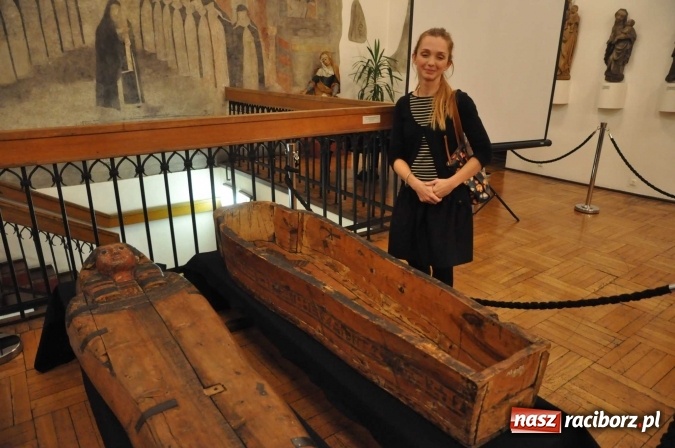 Zdjęcie w galerii na portalu naszraciborz.pl: Trwa konserwacja egipskiego sarkofagu z Raciborza [WIDEO] wiadomości z regionu