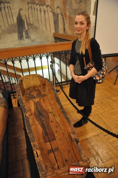 Zdjęcie w galerii na portalu naszraciborz.pl: Trwa konserwacja egipskiego sarkofagu z Raciborza [WIDEO] wiadomości z regionu