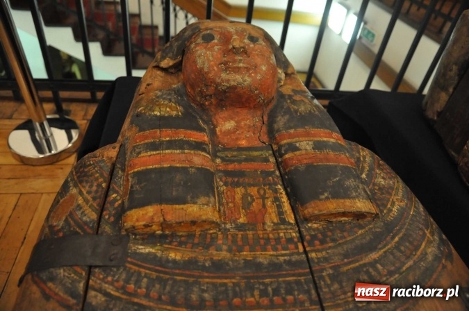 Zdjęcie w galerii na portalu naszraciborz.pl: Trwa konserwacja egipskiego sarkofagu z Raciborza [WIDEO] wiadomości z regionu