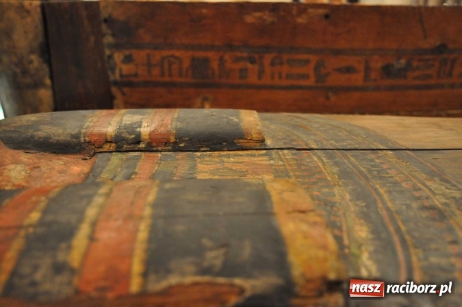 Zdjęcie w galerii na portalu naszraciborz.pl: Trwa konserwacja egipskiego sarkofagu z Raciborza [WIDEO] wiadomości z regionu