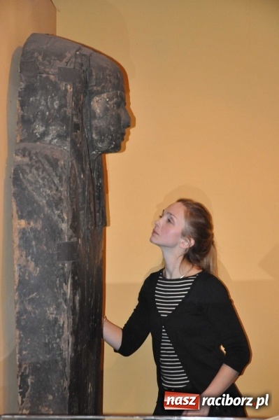 Zdjęcie w galerii na portalu naszraciborz.pl: Trwa konserwacja egipskiego sarkofagu z Raciborza [WIDEO] wiadomości z regionu