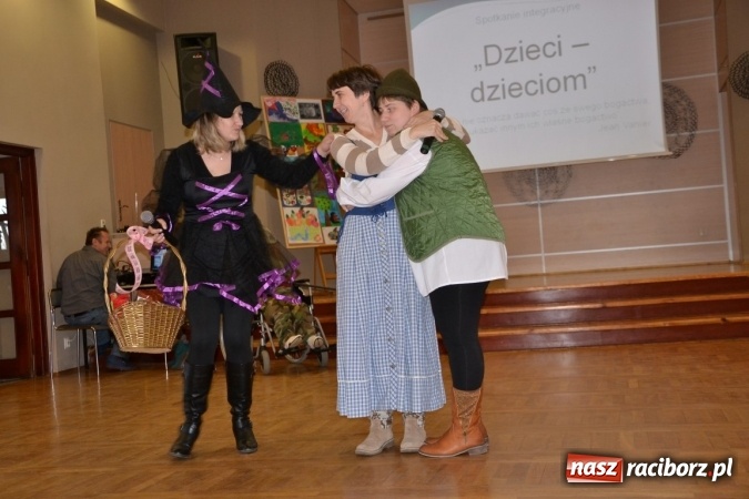Zdjęcie w galerii na portalu naszraciborz.pl: Spotkanie integracyjne Dzieci – Dzieciom wiadomości z regionu