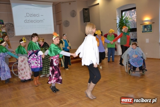 Zdjęcie w galerii na portalu naszraciborz.pl: Spotkanie integracyjne Dzieci – Dzieciom wiadomości z regionu