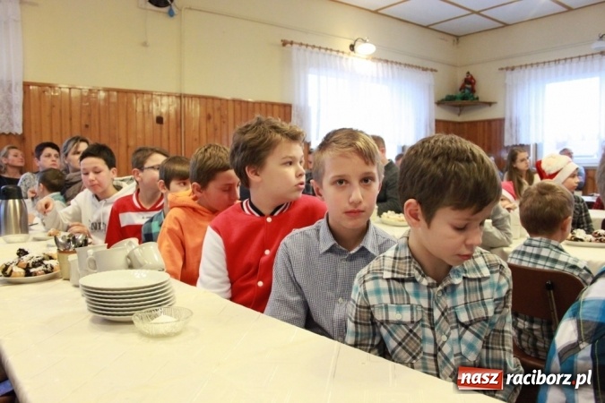 Zdjęcie w galerii na portalu naszraciborz.pl: Do Wojnowic zawitał już wyczekiwany św. Mikołaj wiadomości z regionu