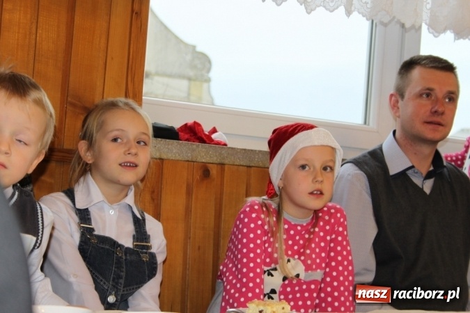 Zdjęcie w galerii na portalu naszraciborz.pl: Do Wojnowic zawitał już wyczekiwany św. Mikołaj wiadomości z regionu