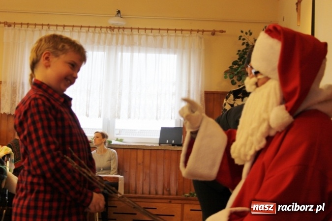 Zdjęcie w galerii na portalu naszraciborz.pl: Do Wojnowic zawitał już wyczekiwany św. Mikołaj wiadomości z regionu