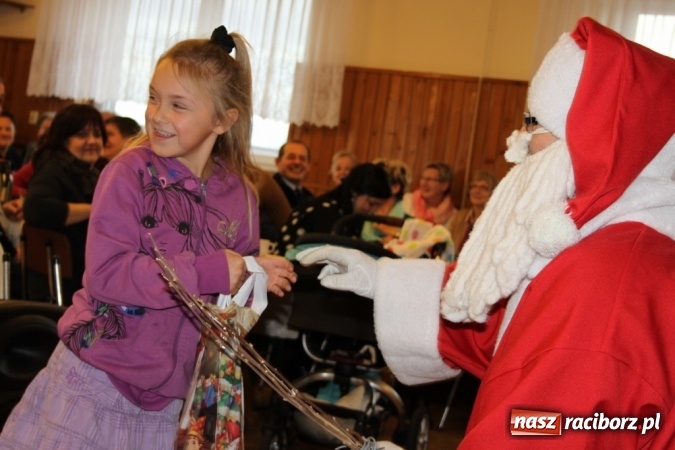 Zdjęcie w galerii na portalu naszraciborz.pl: Do Wojnowic zawitał już wyczekiwany św. Mikołaj wiadomości z regionu