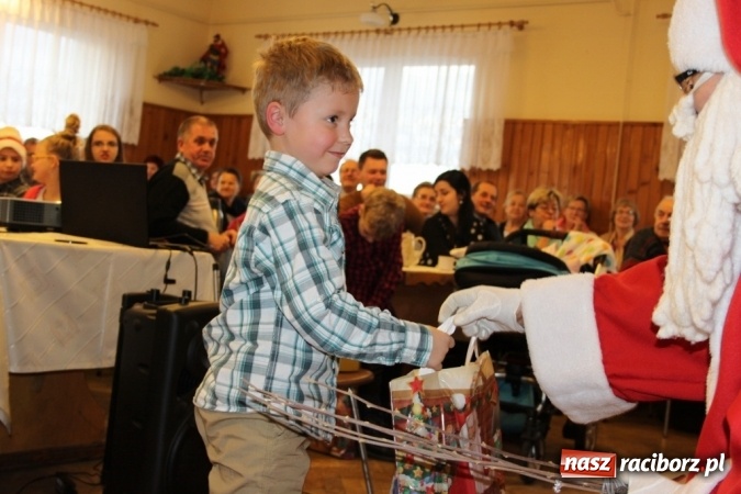 Zdjęcie w galerii na portalu naszraciborz.pl: Do Wojnowic zawitał już wyczekiwany św. Mikołaj wiadomości z regionu
