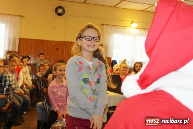 Zdjęcie w galerii na portalu naszraciborz.pl: Do Wojnowic zawitał już wyczekiwany św. Mikołaj wiadomości z regionu