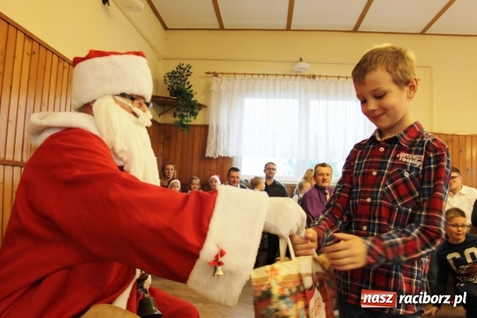 Zdjęcie w galerii na portalu naszraciborz.pl: Do Wojnowic zawitał już wyczekiwany św. Mikołaj wiadomości z regionu