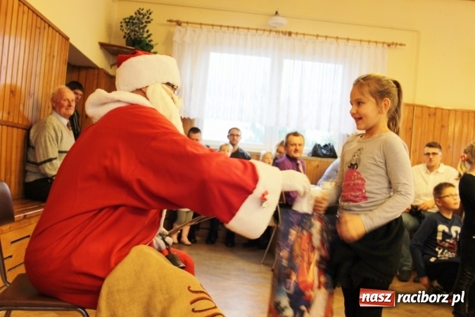 Zdjęcie w galerii na portalu naszraciborz.pl: Do Wojnowic zawitał już wyczekiwany św. Mikołaj wiadomości z regionu