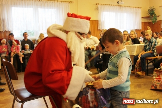Zdjęcie w galerii na portalu naszraciborz.pl: Do Wojnowic zawitał już wyczekiwany św. Mikołaj wiadomości z regionu