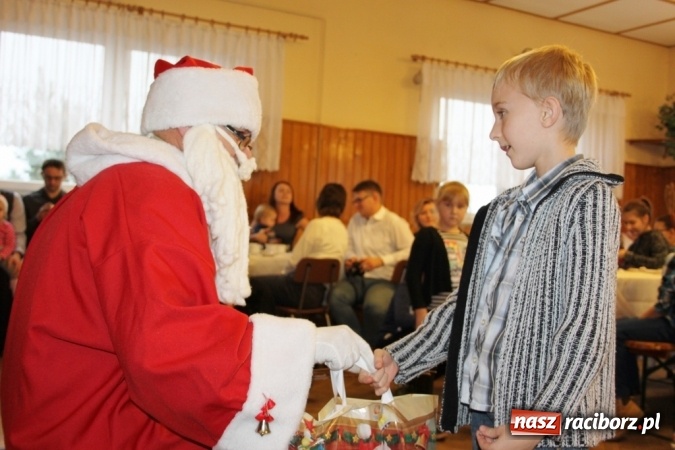 Zdjęcie w galerii na portalu naszraciborz.pl: Do Wojnowic zawitał już wyczekiwany św. Mikołaj wiadomości z regionu