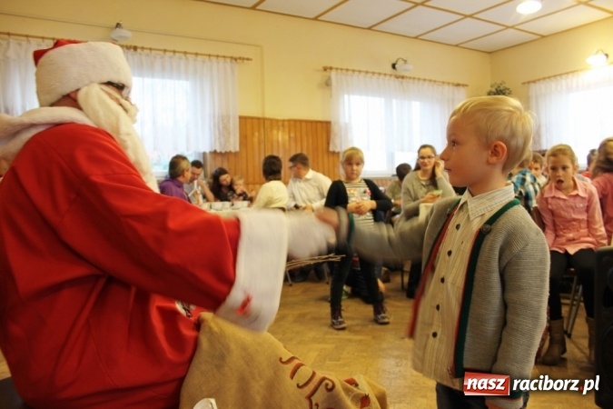 Zdjęcie w galerii na portalu naszraciborz.pl: Do Wojnowic zawitał już wyczekiwany św. Mikołaj wiadomości z regionu