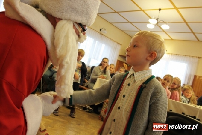 Zdjęcie w galerii na portalu naszraciborz.pl: Do Wojnowic zawitał już wyczekiwany św. Mikołaj wiadomości z regionu
