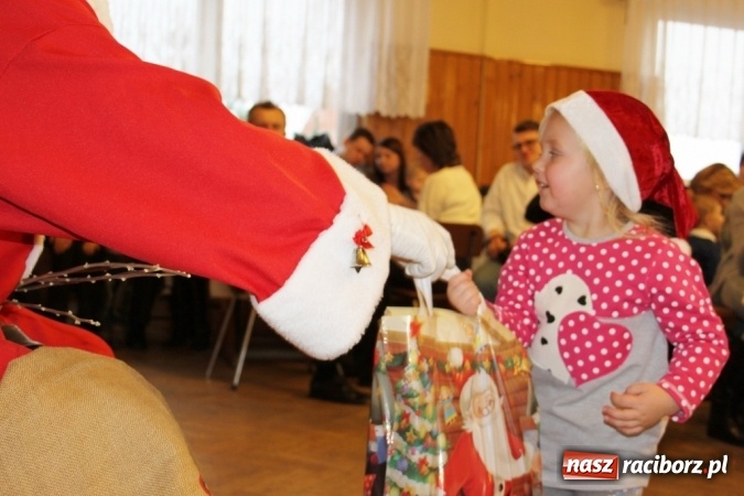 Zdjęcie w galerii na portalu naszraciborz.pl: Do Wojnowic zawitał już wyczekiwany św. Mikołaj wiadomości z regionu