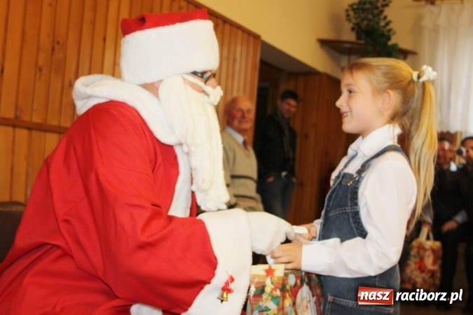 Zdjęcie w galerii na portalu naszraciborz.pl: Do Wojnowic zawitał już wyczekiwany św. Mikołaj wiadomości z regionu