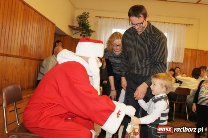 Zdjęcie w galerii na portalu naszraciborz.pl: Do Wojnowic zawitał już wyczekiwany św. Mikołaj wiadomości z regionu