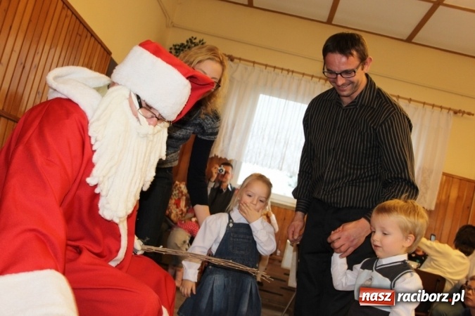 Zdjęcie w galerii na portalu naszraciborz.pl: Do Wojnowic zawitał już wyczekiwany św. Mikołaj wiadomości z regionu