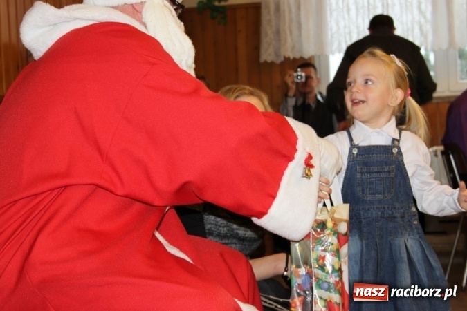 Zdjęcie w galerii na portalu naszraciborz.pl: Do Wojnowic zawitał już wyczekiwany św. Mikołaj wiadomości z regionu