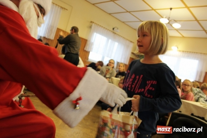 Zdjęcie w galerii na portalu naszraciborz.pl: Do Wojnowic zawitał już wyczekiwany św. Mikołaj wiadomości z regionu