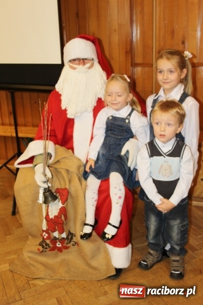 Zdjęcie w galerii na portalu naszraciborz.pl: Do Wojnowic zawitał już wyczekiwany św. Mikołaj wiadomości z regionu