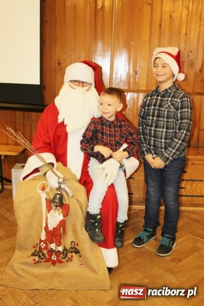 Zdjęcie w galerii na portalu naszraciborz.pl: Do Wojnowic zawitał już wyczekiwany św. Mikołaj wiadomości z regionu