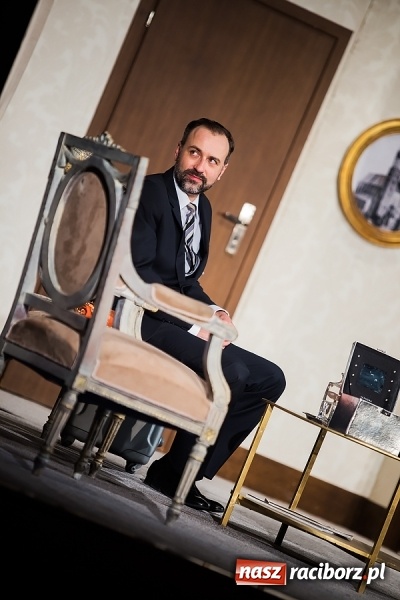 Zdjęcie w galerii na portalu naszraciborz.pl: Wiecz&oacute;r kawalerski w wykonaniu aktor&oacute;w Teatru Bagatela wiadomości z regionu