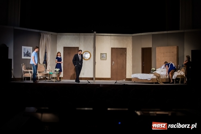 Zdjęcie w galerii na portalu naszraciborz.pl: Wiecz&oacute;r kawalerski w wykonaniu aktor&oacute;w Teatru Bagatela wiadomości z regionu