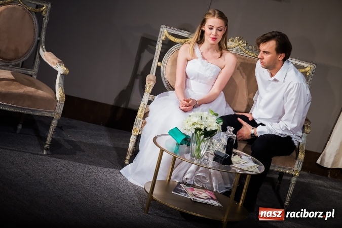 Zdjęcie w galerii na portalu naszraciborz.pl: Wiecz&oacute;r kawalerski w wykonaniu aktor&oacute;w Teatru Bagatela wiadomości z regionu