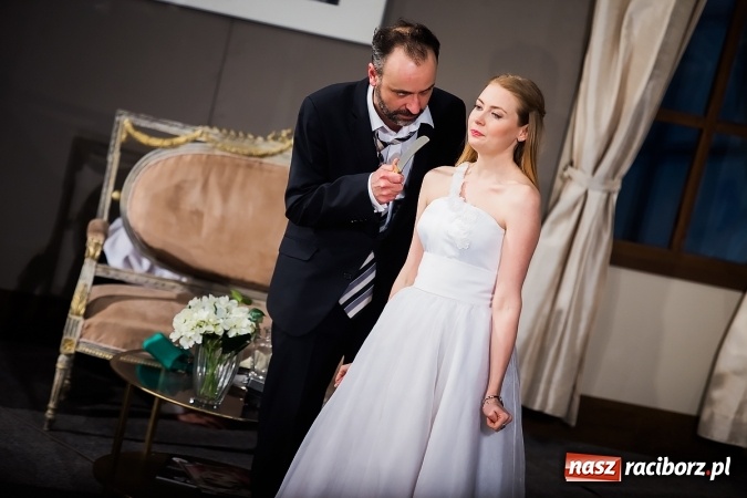 Zdjęcie w galerii na portalu naszraciborz.pl: Wiecz&oacute;r kawalerski w wykonaniu aktor&oacute;w Teatru Bagatela wiadomości z regionu