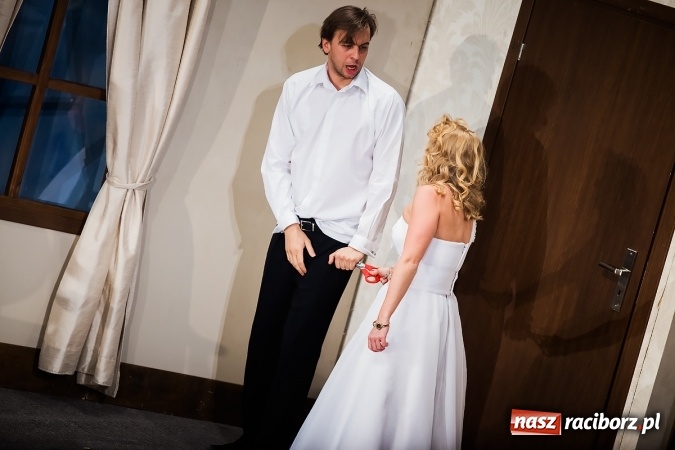 Zdjęcie w galerii na portalu naszraciborz.pl: Wiecz&oacute;r kawalerski w wykonaniu aktor&oacute;w Teatru Bagatela wiadomości z regionu