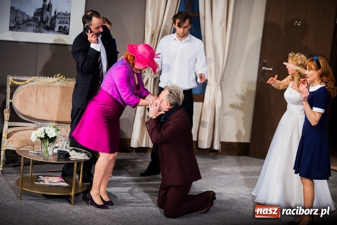 Zdjęcie w galerii na portalu naszraciborz.pl: Wiecz&oacute;r kawalerski w wykonaniu aktor&oacute;w Teatru Bagatela wiadomości z regionu