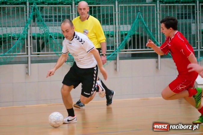 Zdjęcie w galerii na portalu naszraciborz.pl: HLPN: Niedzielne strzelanie w Arenie Rafako wiadomości z regionu