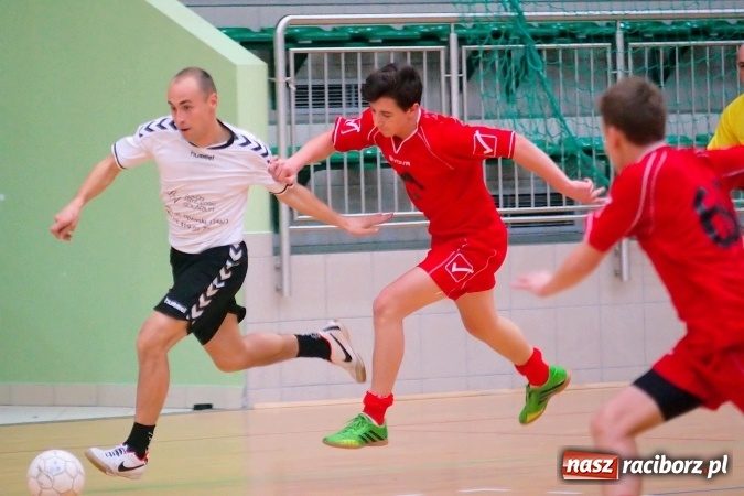 Zdjęcie w galerii na portalu naszraciborz.pl: HLPN: Niedzielne strzelanie w Arenie Rafako wiadomości z regionu