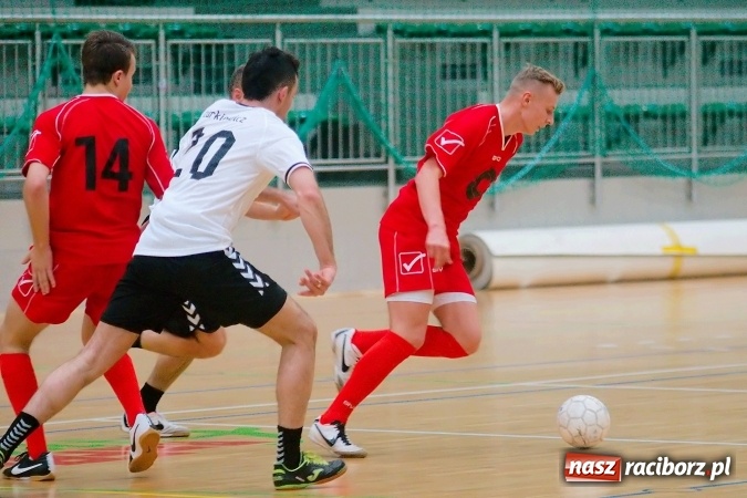 Zdjęcie w galerii na portalu naszraciborz.pl: HLPN: Niedzielne strzelanie w Arenie Rafako wiadomości z regionu