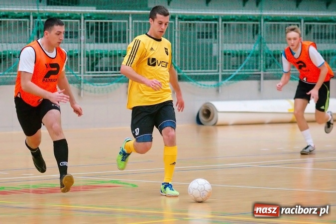 Zdjęcie w galerii na portalu naszraciborz.pl: HLPN: Niedzielne strzelanie w Arenie Rafako wiadomości z regionu