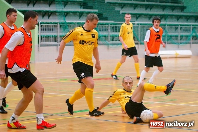 Zdjęcie w galerii na portalu naszraciborz.pl: HLPN: Niedzielne strzelanie w Arenie Rafako wiadomości z regionu