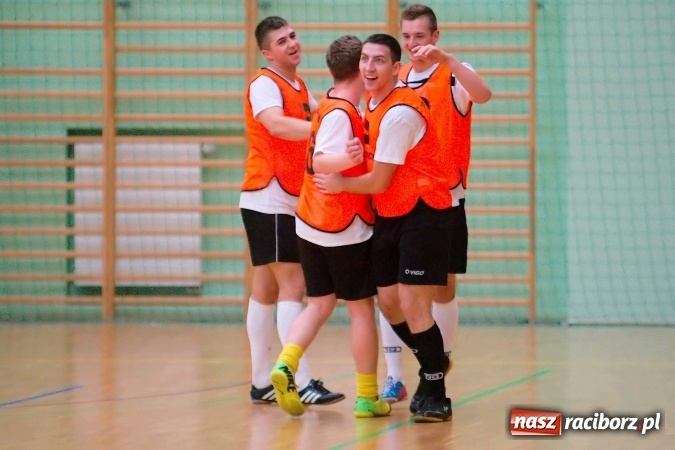 Zdjęcie w galerii na portalu naszraciborz.pl: HLPN: Niedzielne strzelanie w Arenie Rafako wiadomości z regionu