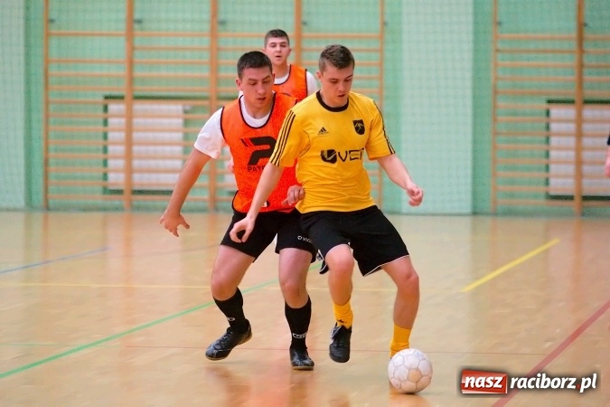 Zdjęcie w galerii na portalu naszraciborz.pl: HLPN: Niedzielne strzelanie w Arenie Rafako wiadomości z regionu