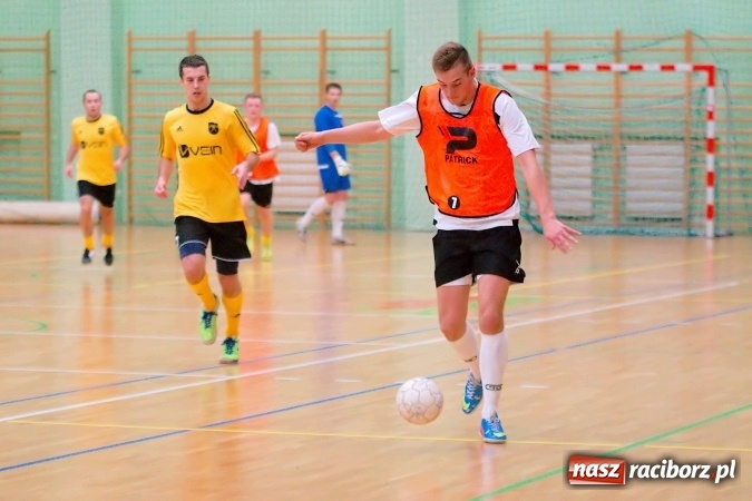 Zdjęcie w galerii na portalu naszraciborz.pl: HLPN: Niedzielne strzelanie w Arenie Rafako wiadomości z regionu