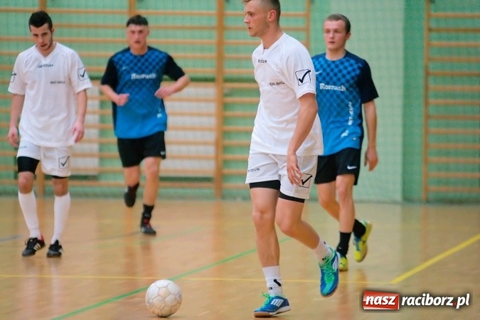 Zdjęcie w galerii na portalu naszraciborz.pl: HLPN: Niedzielne strzelanie w Arenie Rafako wiadomości z regionu